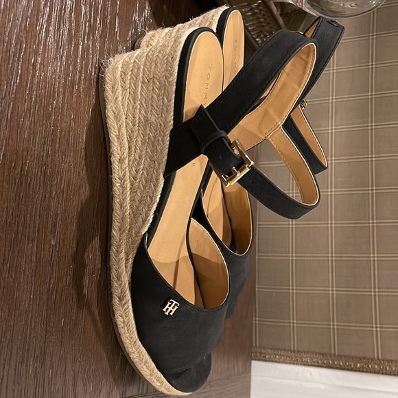 Tommy Hilfiger Black Eapadrilles, 9.5M - Picture 6 of 9